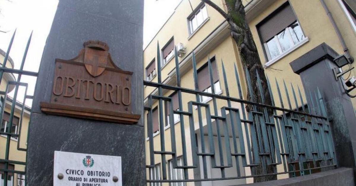 Milano, indagati 6 dipendenti comunali dopo furti di gioielli a morti in camere mortuarie a piazzale Gorini, sottratta anche arcata dentale a donna