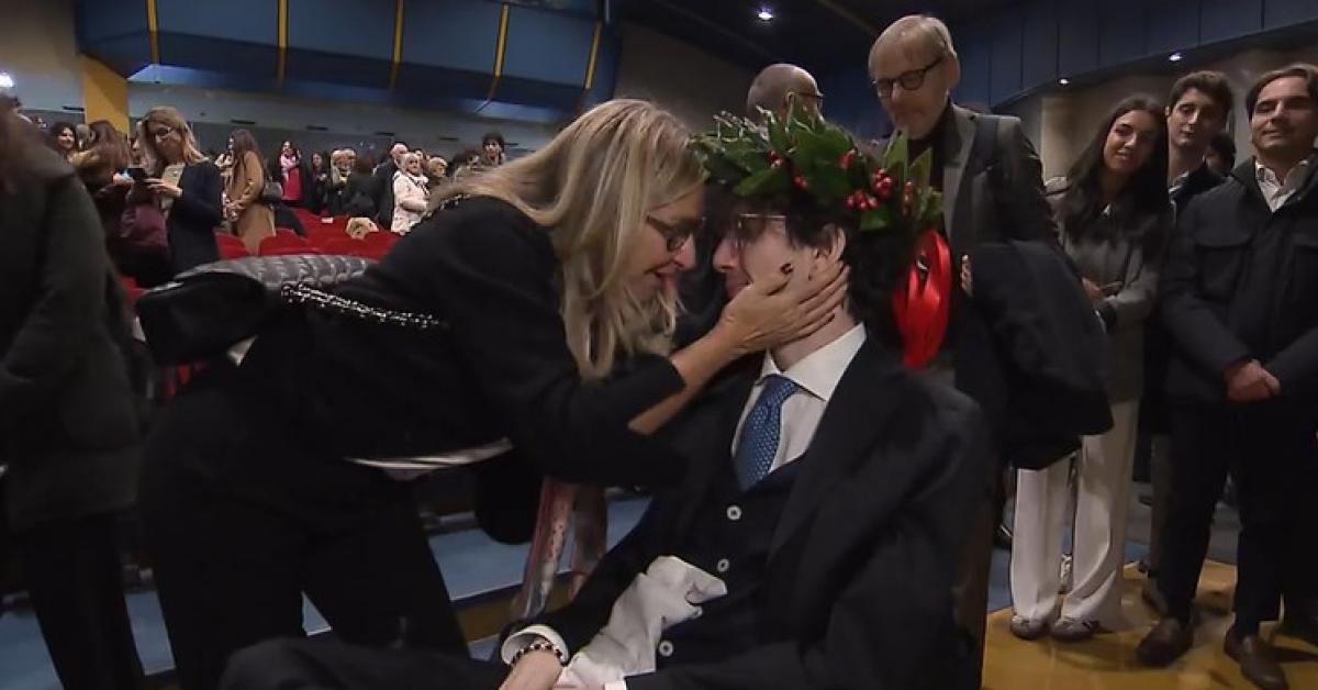 torino si laurea in medicina mauro glorioso studente palermitano divenuto tetraplegico dopo lancio di bici da 20kg ai murazzi penso al futuro da Ilgiornaleditalia.it torino si laurea in medicina mauro glorioso studente palermitano divenuto tetraplegico dopo lancio di bici da 20kg ai murazzi penso al futuro