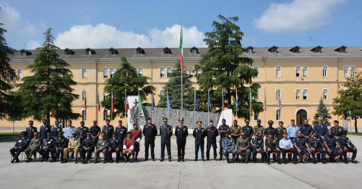 Gaza, ipotesi Italia per addestramento futura polizia palestinese, pronta caserma di Vicenza: prepara già forze speciali ucraine e africane Gaza, ipotesi Italia per addestramento futura polizia palestinese, pronta caserma di Vicenza: prepara già forze speciali ucraine e africane