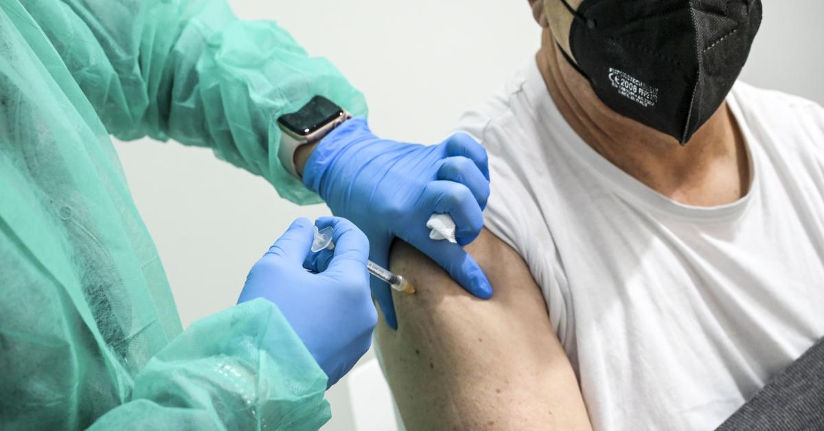 Vaccino Covid Pfizer, 53enne Vladimiro Zarbo paralizzato e cieco dopo terza dose, riconosciuta correlazione dopo 3 anni, ma Ssn nega le cure