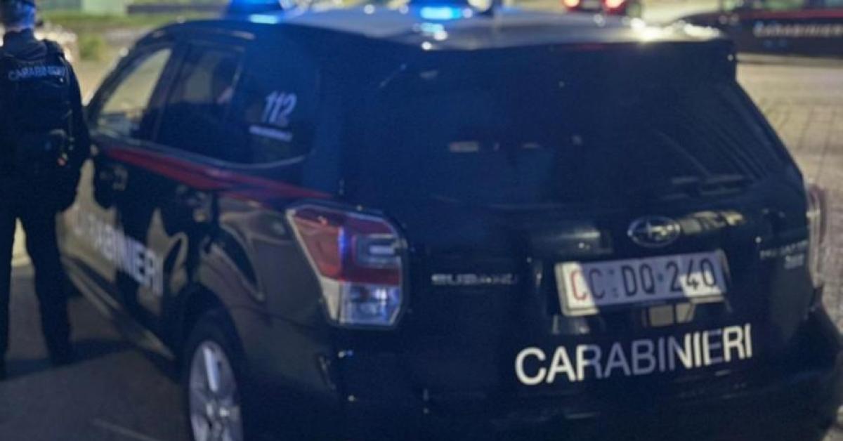 Casalnuovo di Napoli, uomo entra armato in negozio di alimenteri e ruba una confezione di mozzarelle minacciando commerciante 89enne Casalnuovo di Napoli, uomo entra armato in negozio di alimenteri e ruba una confezione di mozzarelle minacciando commerciante 89enne