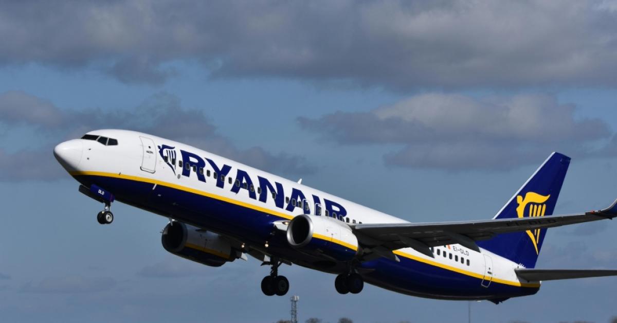 Ryanair scatena le polemiche social attraverso un post contro i look dei Ryanair scatena le polemiche social attraverso un post contro i look dei