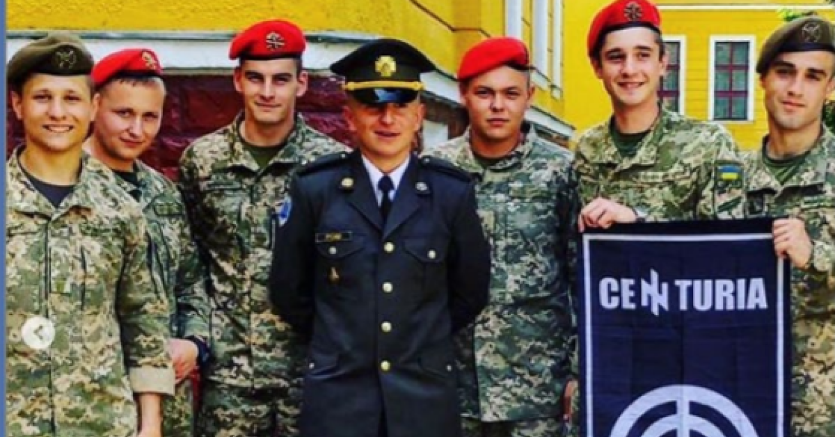 Ucraina, nasce movimento estremista giovanile Centuria: legato a brigata Azov, recluta ragazzi da 14 a 22 anni per indottrinamento e addestramento Ucraina, nasce movimento estremista giovanile Centuria: legato a brigata Azov, recluta ragazzi da 14 a 22 anni per indottrinamento e addestramento