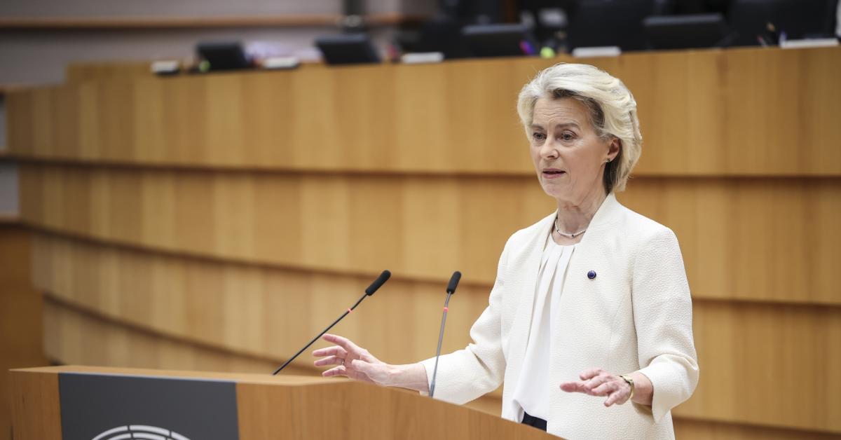 Economia Italiana, la Ue vede positivo: deficit al 3% e PIL a +0,4% nel 2025, dal 2026 uscirà dalla procedura di infrazione e dal 2027 calerà il debito Economia Italiana, la Ue vede positivo: deficit al 3% e PIL a +0,4% nel 2025, dal 2026 uscirà dalla procedura di infrazione e dal 2027 calerà il debito