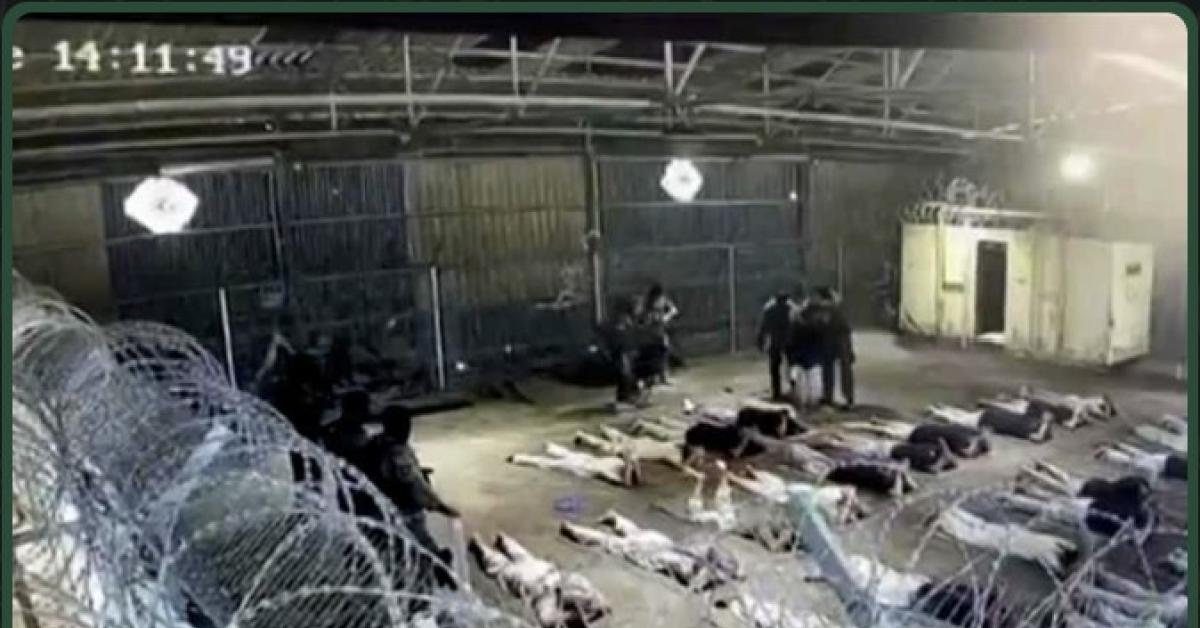 Israele, testimonianze choc dei detenuti palestinesi rapiti da Gaza: "Stuprati con cani e oggetti, ammanettati nudi al letto, torture sessuali praticate regolarmente" Israele, testimonianze choc dei detenuti palestinesi rapiti da Gaza: "Stuprati con cani e oggetti, ammanettati nudi al letto, torture sessuali praticate regolarmente"