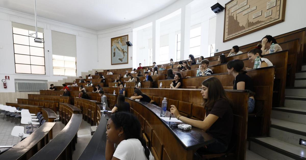 I test di ammissione a Medicina vengono corretti a mano: questa è l’anticamera di una Sanità pubblica raffazzonata