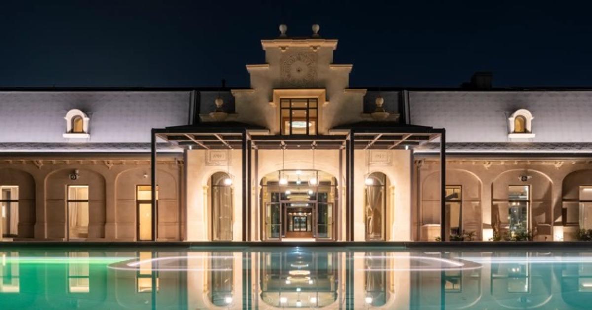 Ma chi lo dice che le Terme e roba da vecchi? Nella San Siro pre/olimpionica apre De Montel Terme Milano e già  è tendenza. Fra Tempeste di Saturno, Sound Bath e spritz pied sans l’eau. E uscimmo a riveder le stelle. Dentro di noi