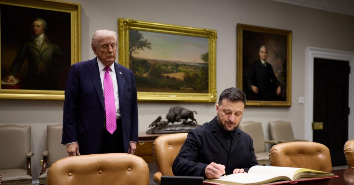 Ucraina, pressing di Trump a Kiev per l’ok al piano entro il 27 novembre, consigliere militare di Zelensky ritratta: “Né accordo, né rifiuto”