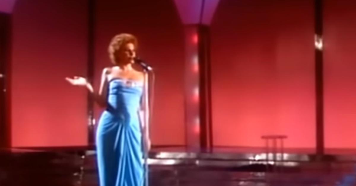 Ornella Vanoni canta Domani è un altro giorno nel concerto del 5 maggio 1982, il brano simboleggia rinascita, cambiamento e fiducia: ecco VIDEO e TESTO