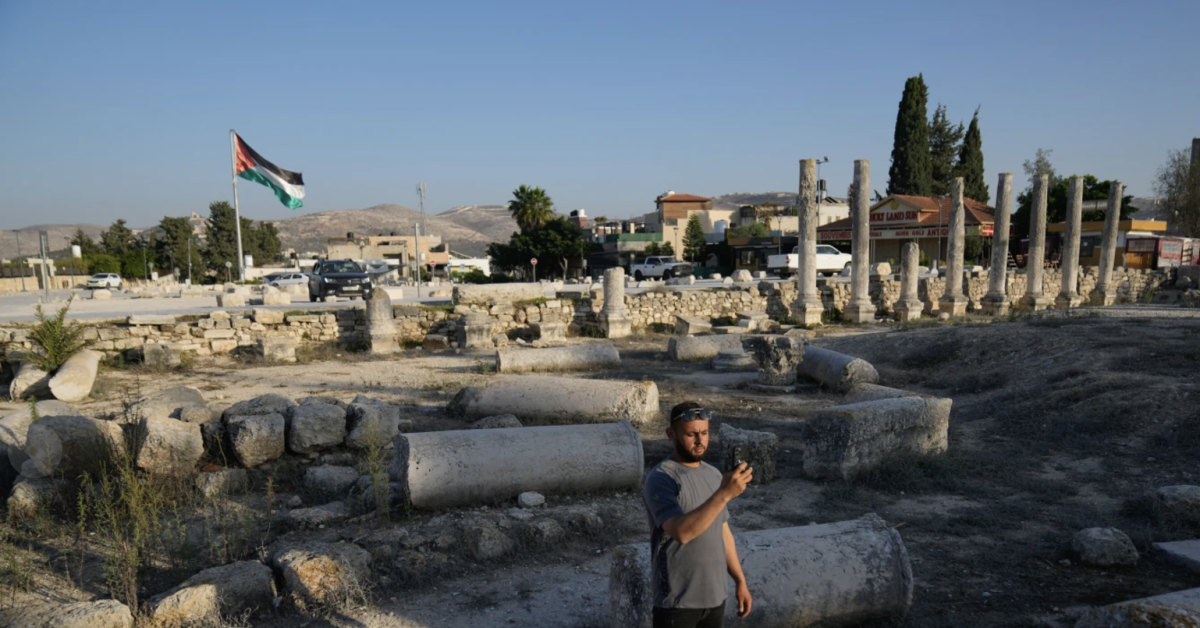 Cisgiordania, Israele sequestra 180 ettari di 550 famiglie palestinesi e sito archeologico Sebastia “Per accaparrarsi terre”