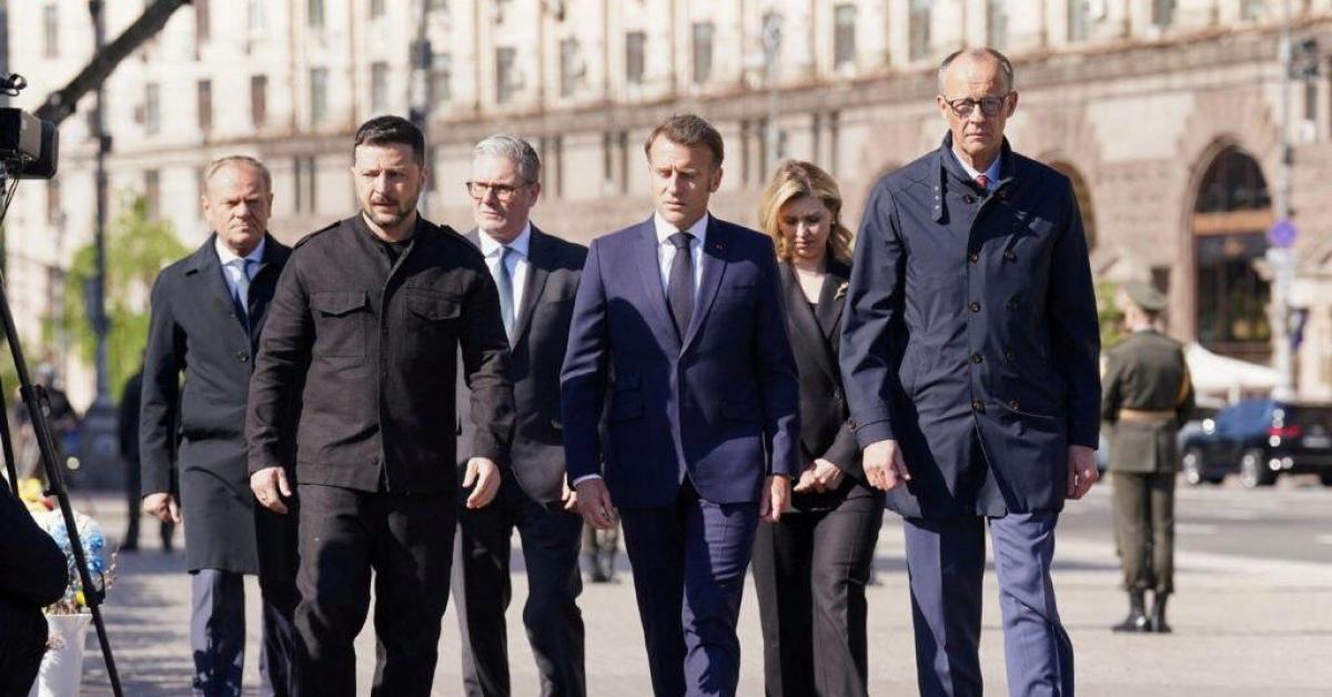 Ucraina, leader Ue preparano contro proposta a piano di pace Usa; Peskov: "Kiev decida ora", Zelensky: "O perdere alleato chiave o rinunciare a dignità"