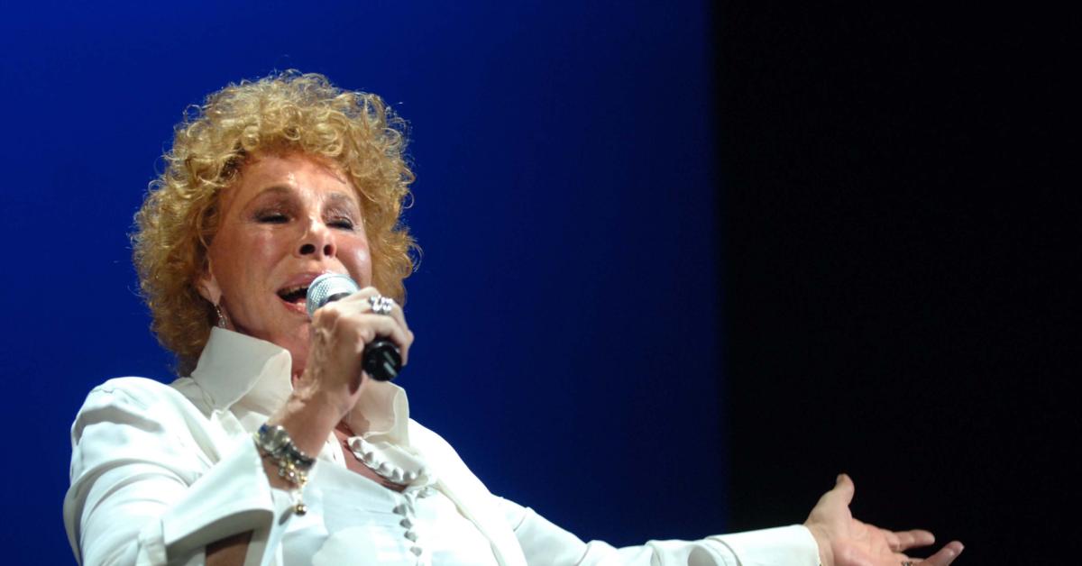 ornella vanoni morta a 91 anni la vita privata e la carriera della cantante dalla relazione con gino paoli alle canzoni pi249 famose