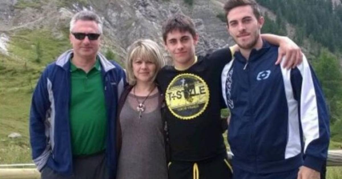 genova condanna definitiva per i due fratelli che uccisero il padre uno pensa gi224 alla semi libert224