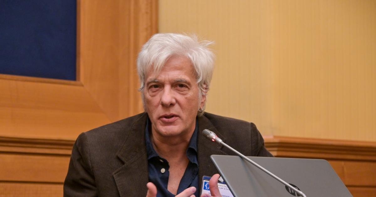 Roma, scavi in Casa del Jazz per caso Adinolfi, Pietro Orlandi: “Indizi che rimandano alla morte di Emanuela, i resti nella galleria sotterranea” Roma, scavi in Casa del Jazz per caso Adinolfi, Pietro Orlandi: “Indizi che rimandano alla morte di Emanuela, i resti nella galleria sotterranea”