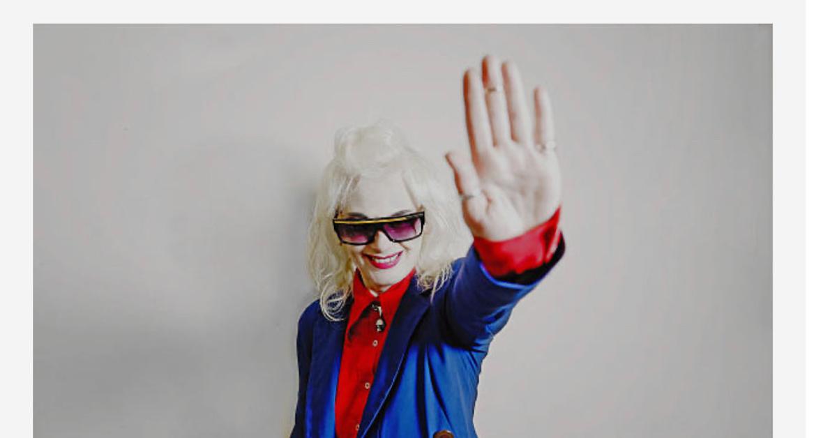 Addio a Pam Hogg, morta “serenamente in un letto di hospice” a 66 anni la stilista britannica, vestì anche Rihanna, Kate Moss e Lady Gaga