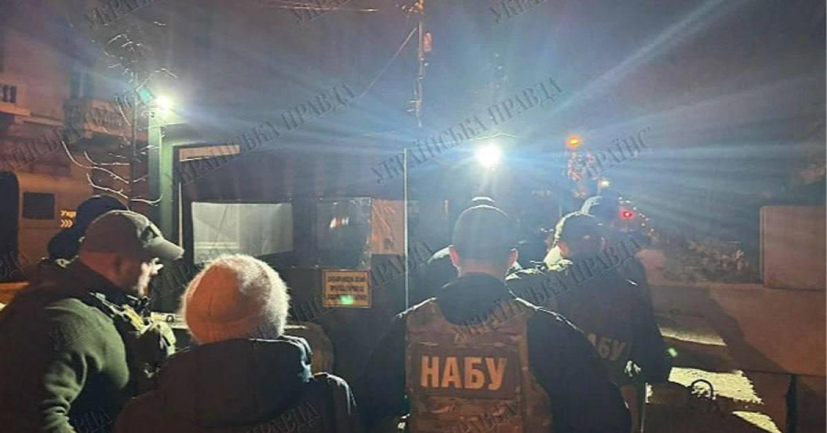 corruzione ucraina perquisiti uffici governativi e abitazione di andriy yermak braccio destro di zelensky indagato per scandalo energoatom