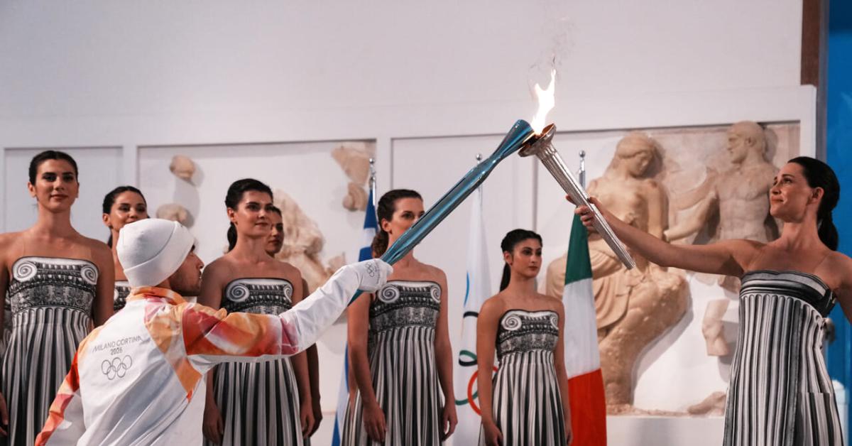 Milano Cortina 2026, si accende la fiamma olimpica che arriverà il prossimo 6 febbraio nel capoluogo lombardo
