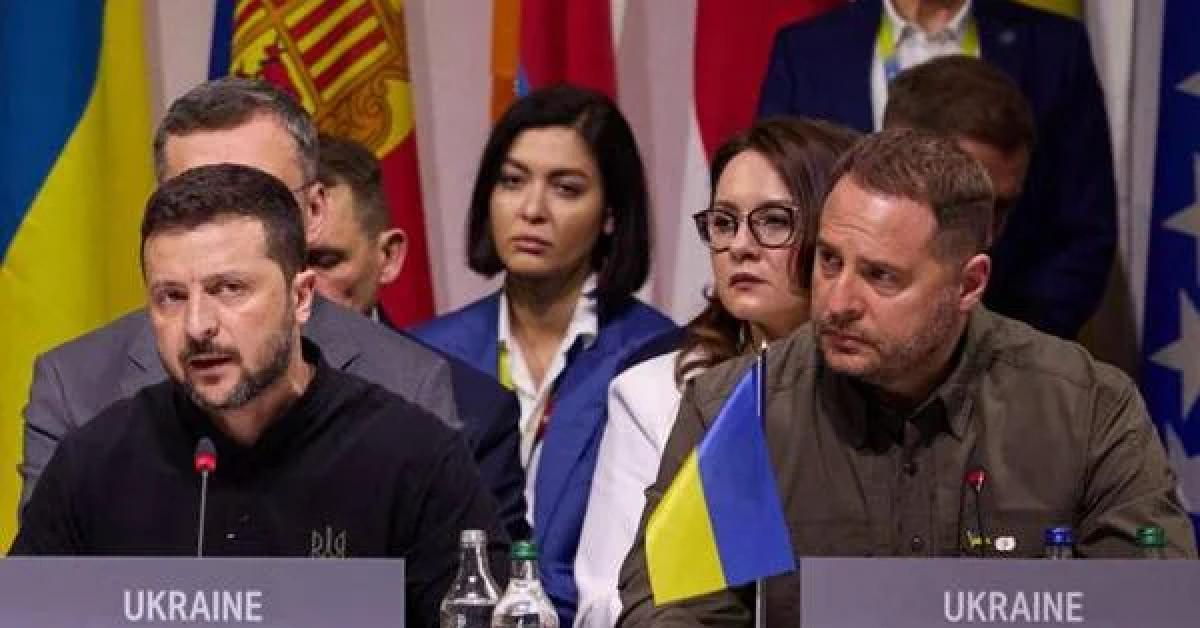 Ucraina, Yermak fuori gioco: Kiev in delirio, il palazzo trema, lo staff di Zelensky implode e l’aria puzza di corruzione