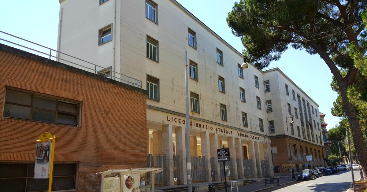 roma 8216lista degli stupri8217 nel liceo g cesare l8217autore 232 un 14enne problematico del iv ginnasio istigato da ragazzi pi249 grandi