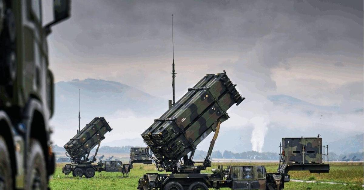 Polonia, Paesi Bassi pronti a disporre sistemi Patriot, 300 soldati e scudi anti drone per "proteggere" polo Nato a Rzeszów da "minaccia" russa Polonia, Paesi Bassi pronti a disporre sistemi Patriot, 300 soldati e scudi anti drone per "proteggere" polo Nato a Rzeszów da "minaccia" russa