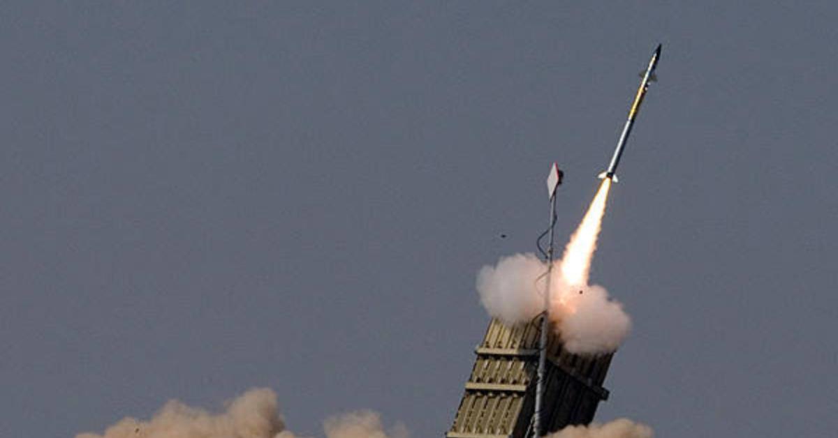 Iron Beam, Israele pronto a schierare nuovo sistema laser anti missilistico dal 30 dicembre, possibili scontri con Iran: “Risponderemo duramente”