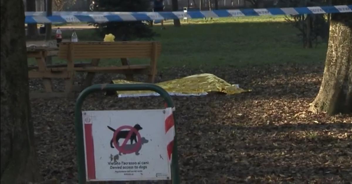 milano senzatetto dello sri lanka trovato morto nel parco solari sotto lo sguardo indifferente di una moltitudine umana sempre pi249 disumana