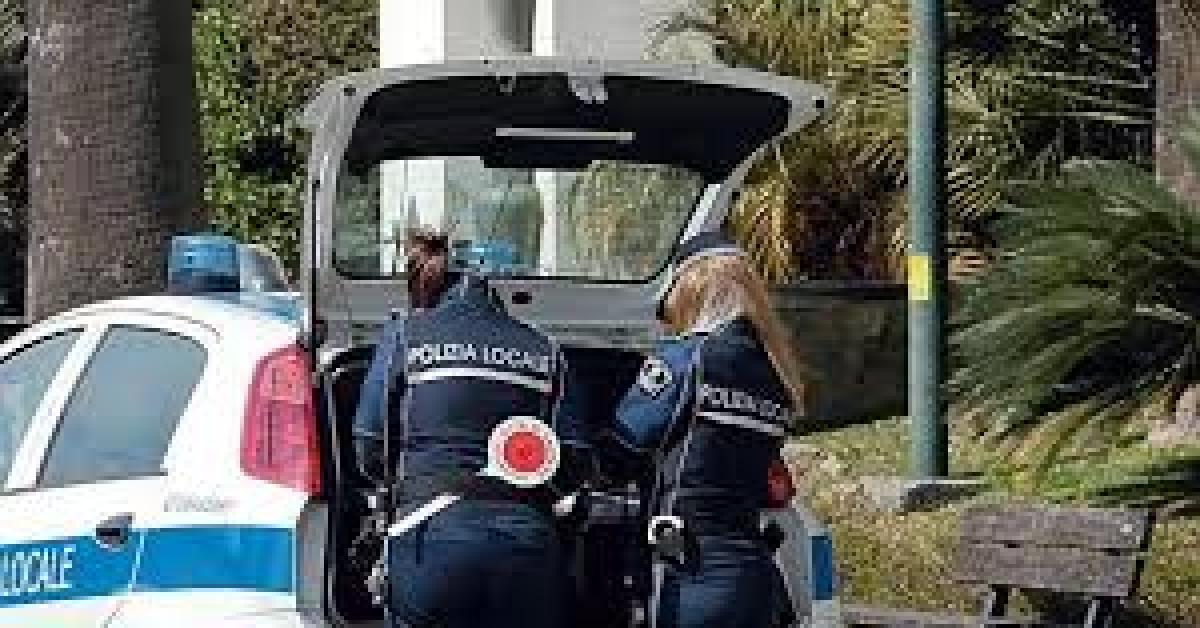 genova ambulanza a sirene spiegate investe un dodicenne il ragazzino attraversava la strada davanti alla scuola da Ilgiornaleditalia.it genova ambulanza a sirene spiegate investe un dodicenne il ragazzino attraversava la strada davanti alla scuola