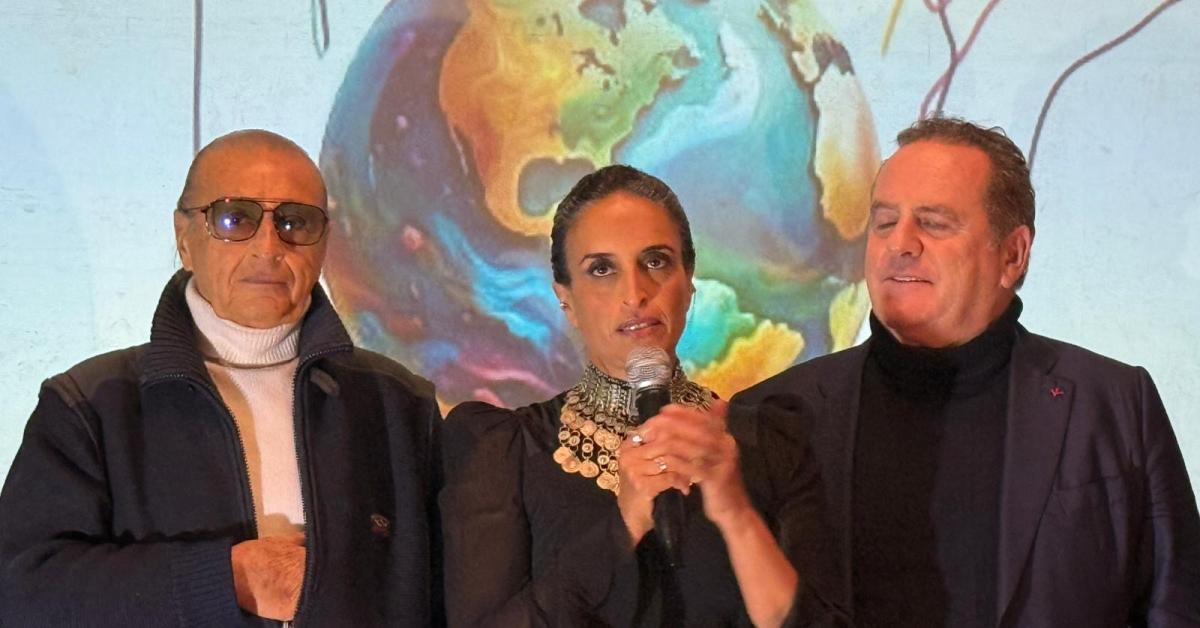 noa all8217hallelujahff basta odio il mondo 232 stanco ascoltate il papa l8217artista israeliana a castel gandolfo per ritirare il peace award