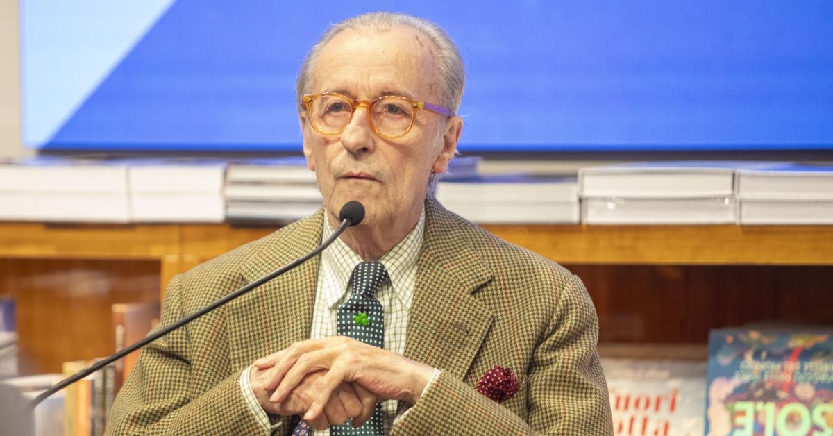 Vittorio Feltri condannato per la frase "sparerei in bocca ai musulmani", direttore al GdI: "Assurdo, era una battuta, peraltro col condizionale" Vittorio Feltri condannato per la frase "sparerei in bocca ai musulmani", direttore al GdI: "Assurdo, era una battuta, peraltro col condizionale"