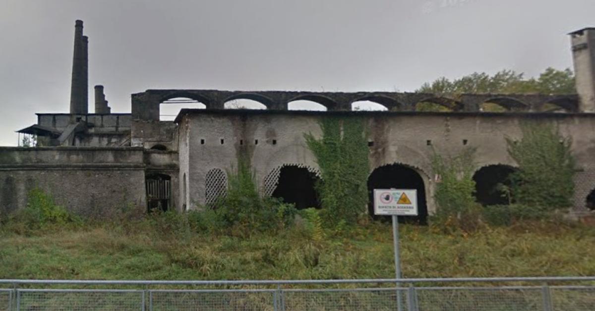 alzano lombardo bergamo 19enne precipita per 5 metri dal tetto dell ex fabbrica italcementi e muore faceva urban exploring con amici da Ilgiornaleditalia.it alzano lombardo bergamo 19enne precipita per 5 metri dal tetto dell ex fabbrica italcementi e muore faceva urban exploring con amici