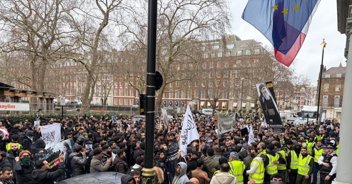 Londra, protesta davanti all’Ambasciata italiana per la liberazione di Mullah Krekar, il jihadista condannato per terrorismo Londra, protesta davanti all’Ambasciata italiana per la liberazione di Mullah Krekar, il jihadista condannato per terrorismo