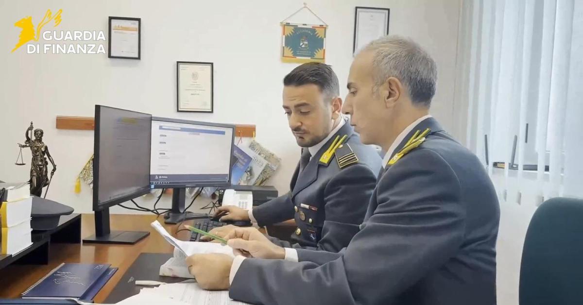 pomigliano d arco na luce di 326 lampioni privati pagata dall amministrazione comunale gdf contesta danno erariale per circa 836466mln a 4 funzionari