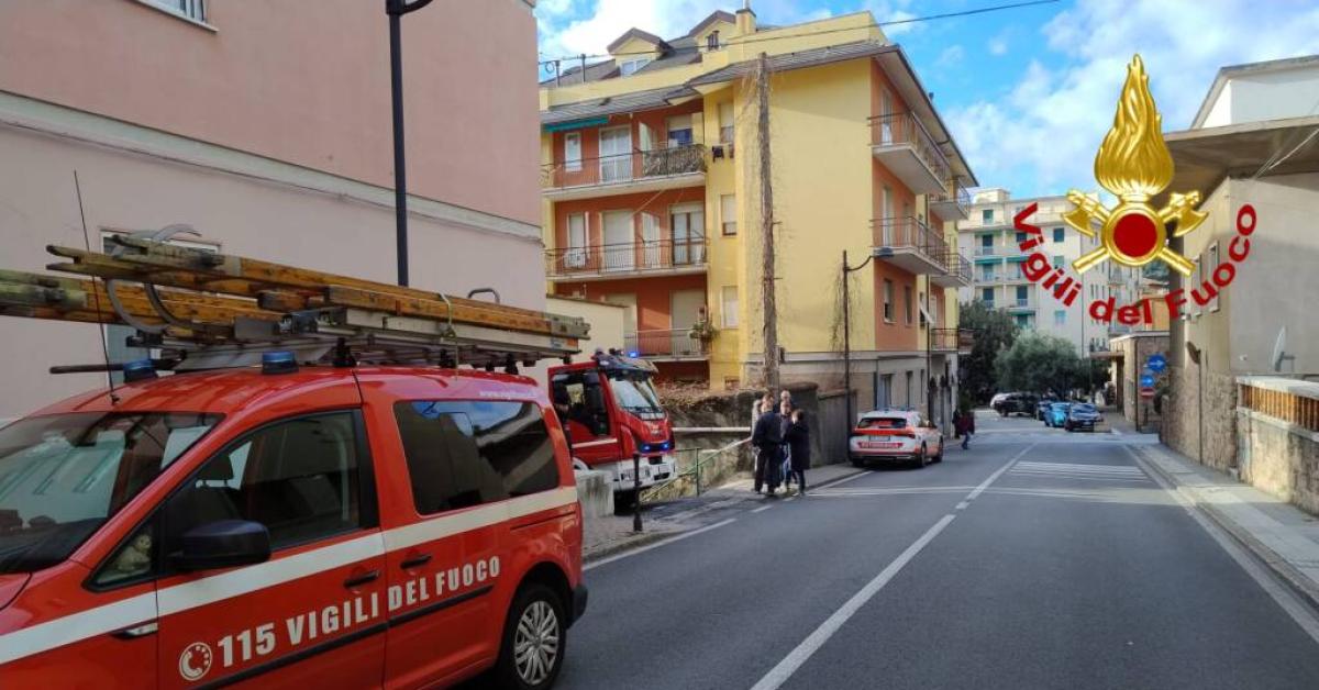 ronco scrivia brucia auto ibrida nel garage di un condominio un anziano morto e tre persone intossicate da Ilgiornaleditalia.it ronco scrivia brucia auto ibrida nel garage di un condominio un anziano morto e tre persone intossicate