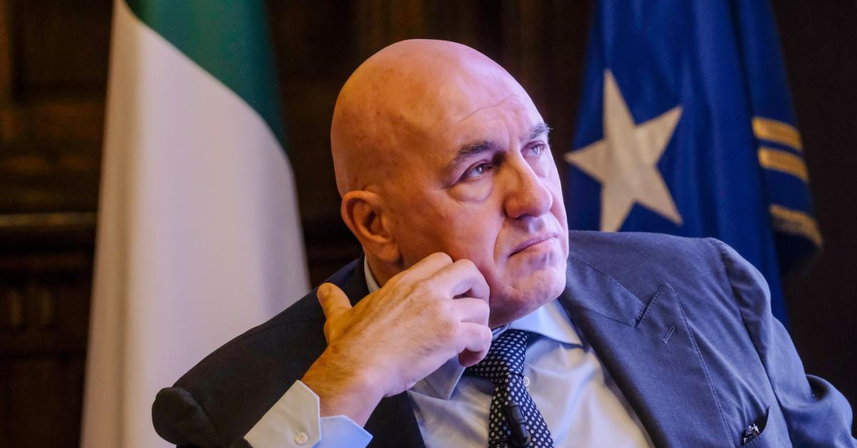 guido crosetto non capisco chi tifa per putin la totale subalternit224 del governo italiano all occidente a stelle e strisce