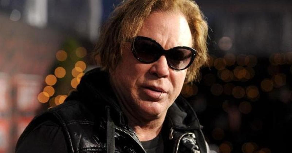 mickey rourke sfrattato e senza soldi parte la raccolta fondi per 59mila dollari di affitto arretrato da pagare