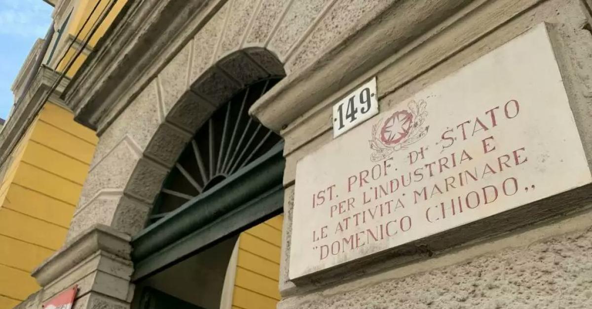 La Spezia, morto il 18enne accoltellato da compagno 19enne marocchino in scuola “Domenico Chiodo”, colpito a fegato, diaframma e polmone