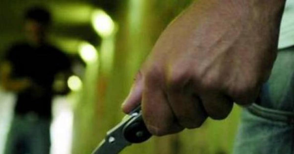 la spezia studente 18enne accoltellato all istituto superiore chiodo colpito al fianco da alunno minorenne poi arrestato 232 in gravi condizioni video