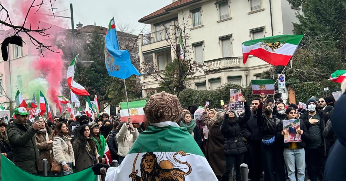 iran la rivolta che l8217occidente finge di non vedere da milano la voce di un popolo sotto repressione