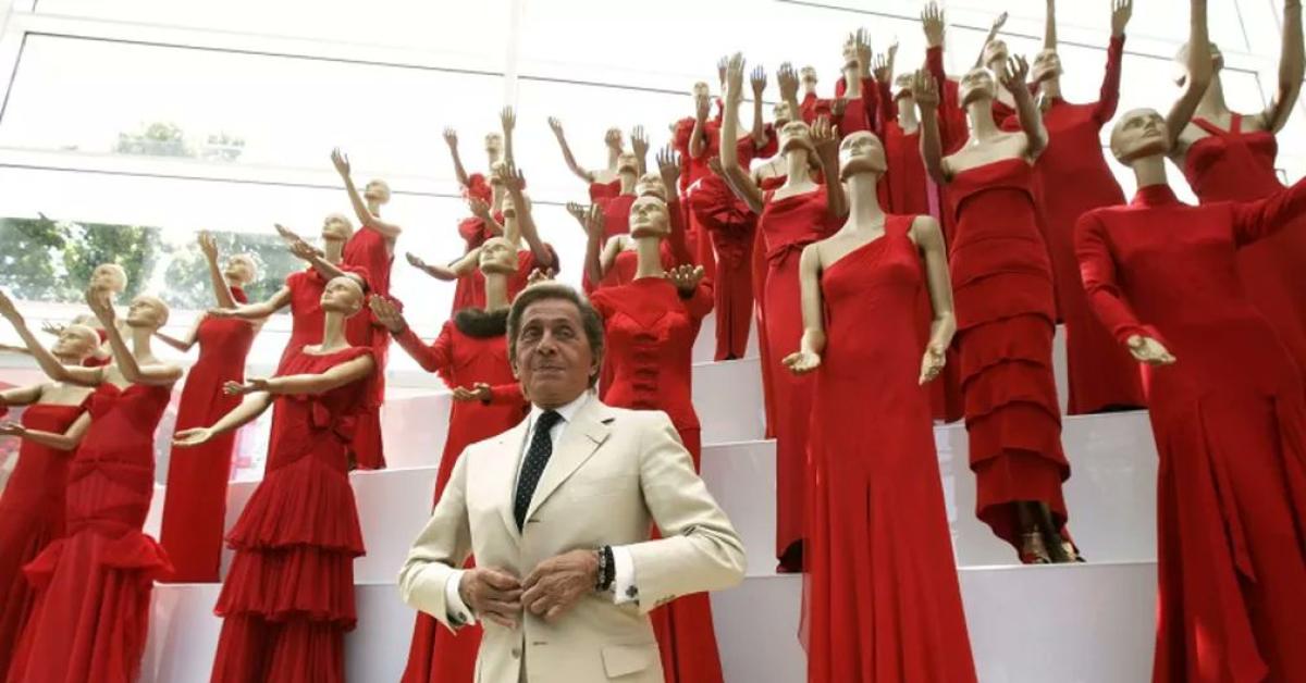 addio a valentino garavani morto a 93 anni lo stilista e ultimo imperatore della moda famoso per il rosso azienda venduta nel 2012 per $700mln