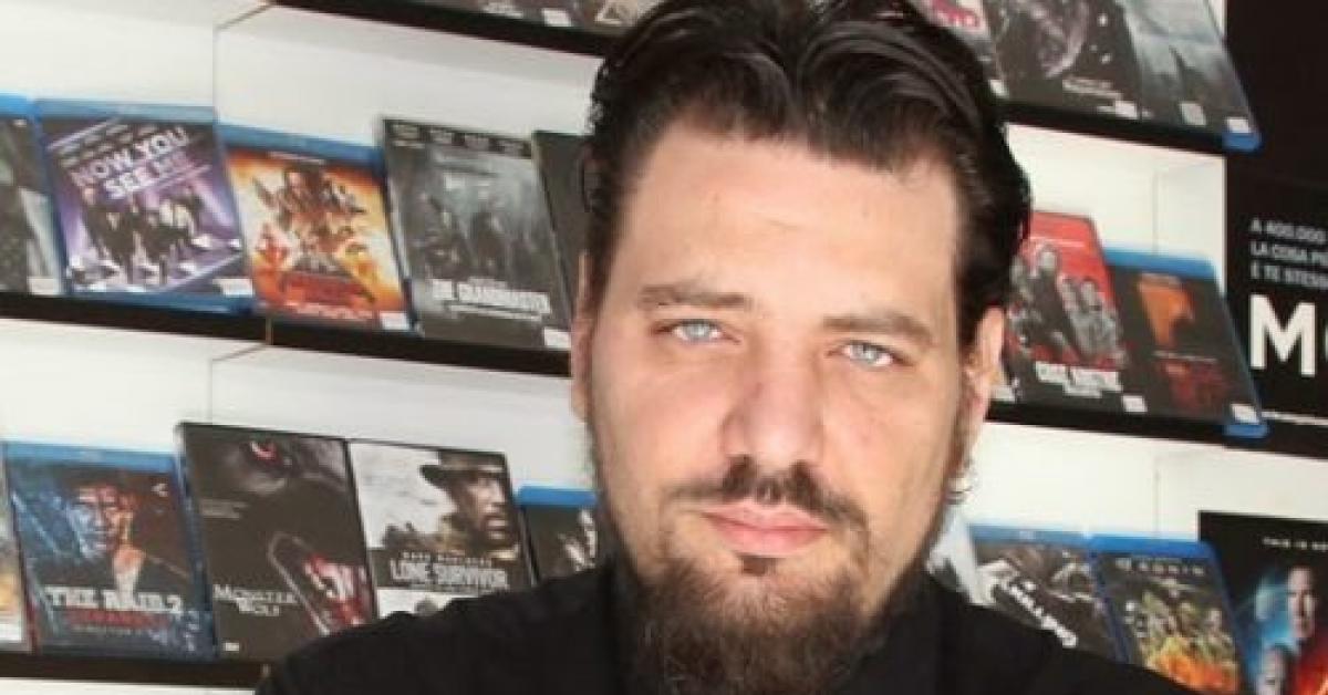 addio a federico frusciante morto a 52 anni dopo malore improvviso il critico cinematografico e youtuber era titolare di videodrome