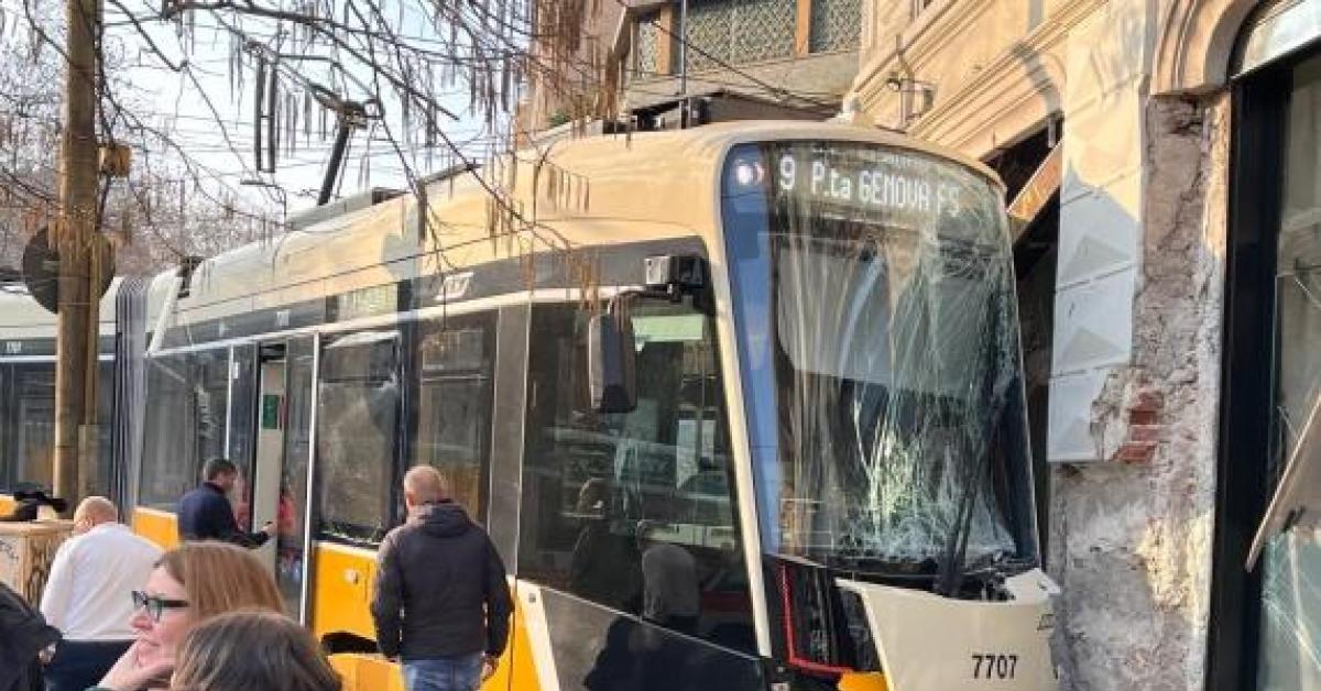 tram 9 atm deragliato a milano procura conducente al telefono per 3 minuti e 40 e fino a 12 secondi prima dello schianto
