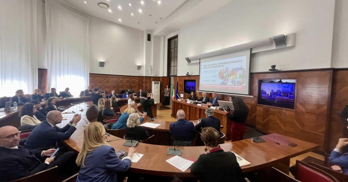 artigianato al mida sofia capellini aefi 200 tra questi stand che si coglie la vitalit224 e il dinamismo di centinaia di piccole e medie imprese