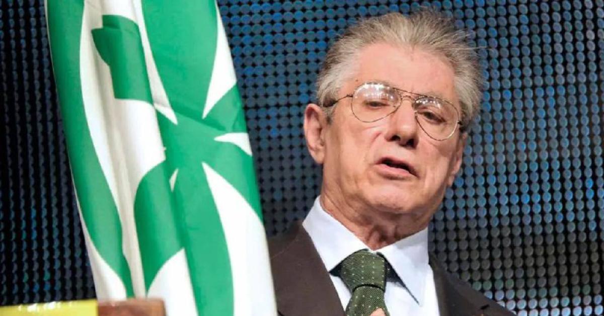 addio a umberto bossi morto ad 84 anni il fondatore della lega nord nel 2004 l8217ictus ieri il ricovero in terapia intensiva