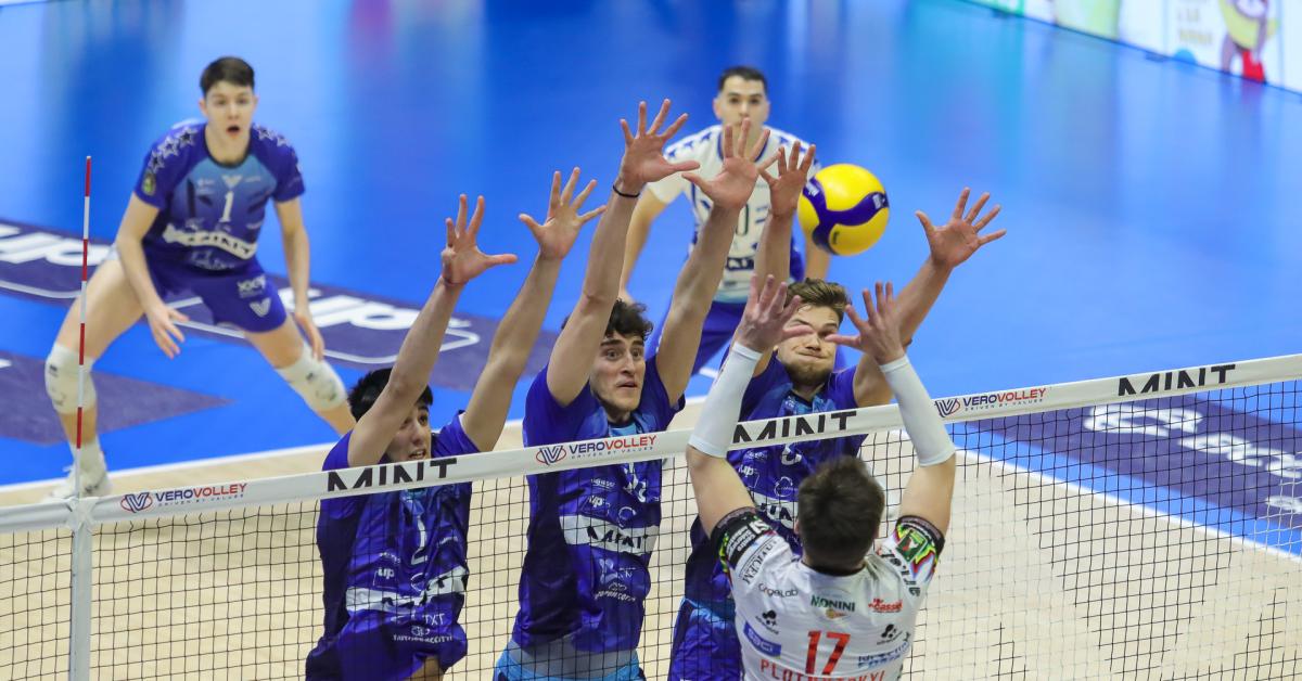 Playoff Superlega, Sir Susa Scai Perugia Vero Volley Monza 3 0: gli umbri si aggiudicano Gara 3 e accedono alle Semifinali