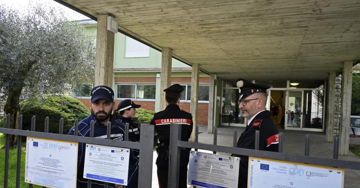 accoltellamento trescore balneario aggressione alla professoressa filmata dal 13enne scacciacani nello zaino ed esplosivo in casa