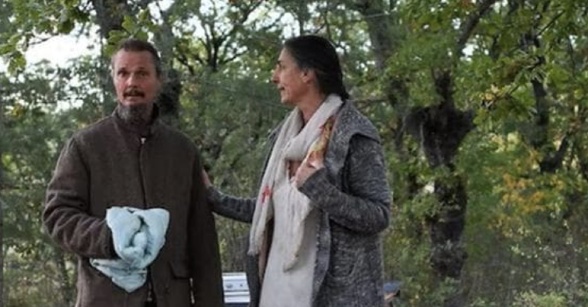 famiglia nel bosco catherine e nathan partiti per roma con una lettera scritta a mano li attende il presidente del senato la russa