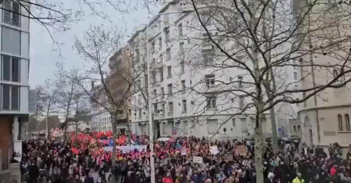 Francia, giornata di proteste "Blocchiamo tutto", in migliaia a sciopero generale contro genocidio a Gaza e crisi governo, 75 fermi VIDEO Francia, giornata di proteste "Blocchiamo tutto", in migliaia a sciopero generale contro genocidio a Gaza e crisi governo, 75 fermi VIDEO