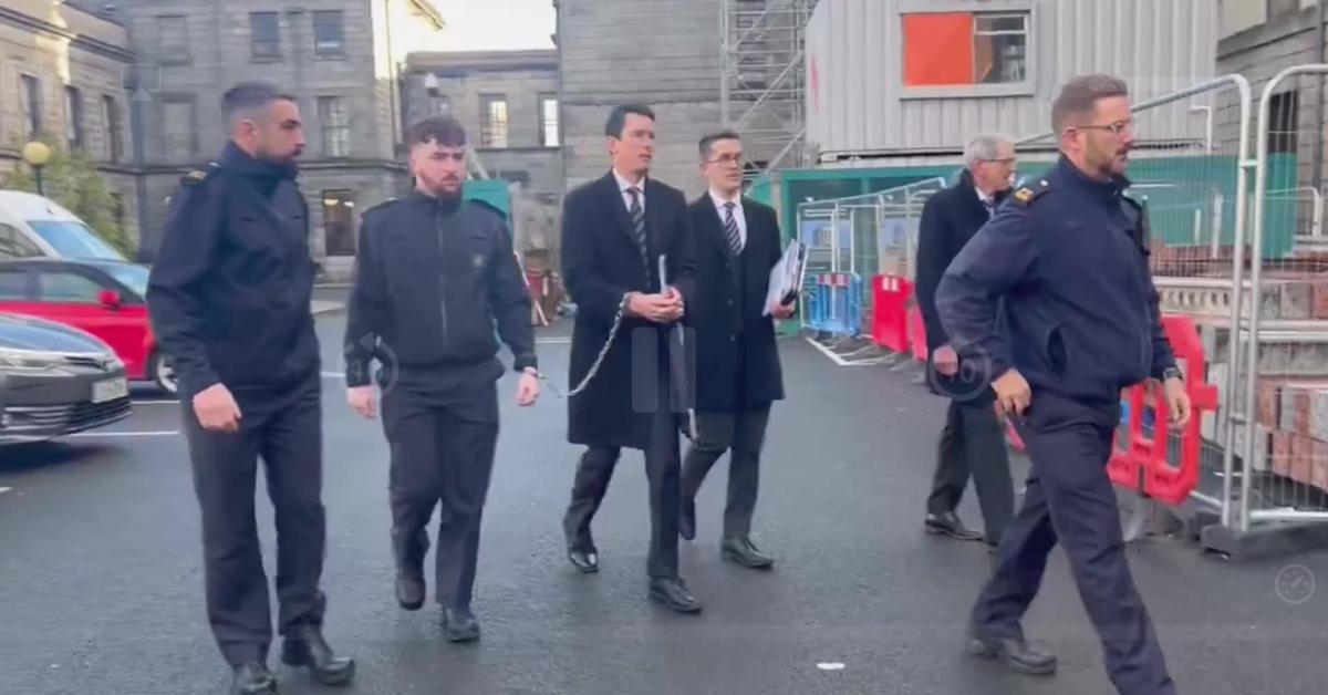 Insegnante irlandese Burke arrestato e ammanettato perché contro Insegnante irlandese Burke arrestato e ammanettato perché contro