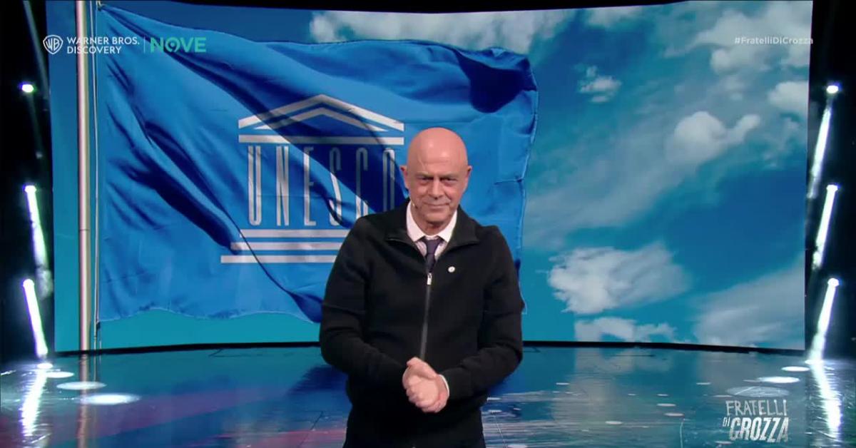 Fratelli di Crozza, Monologo sulla situazione dell’ex ILVA e il ministro Urso rimanda una decisione definitiva