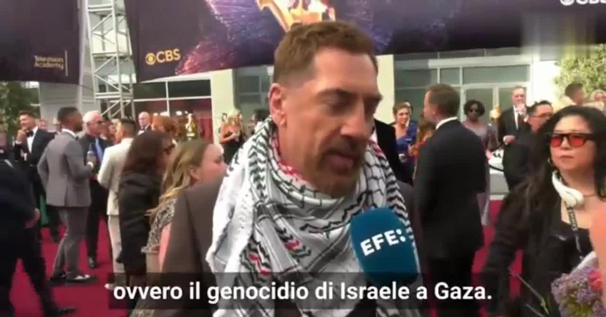 Emmy Awards 2025, Javier Bardem con kefiah al collo durante premiazione: “A Gaza un genocidio, non lavorerò con chi supporta la strage” – VIDEO Emmy Awards 2025, Javier Bardem con kefiah al collo durante premiazione: “A Gaza un genocidio, non lavorerò con chi supporta la strage” – VIDEO
